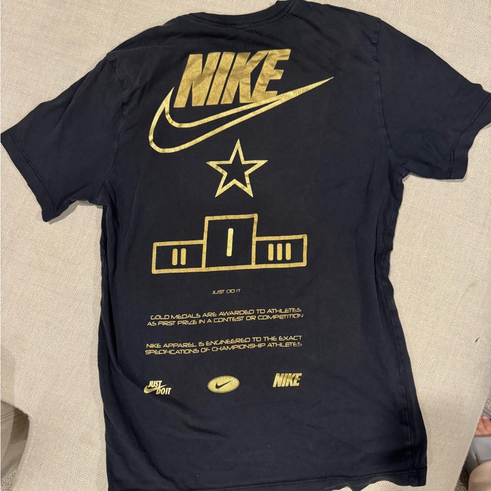 NIKE Black Metallic Gold Medal Star Podium Olympics T Shirt Small